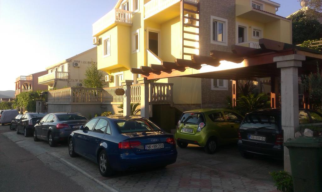 Apartments Sandra Teodo Esterno foto